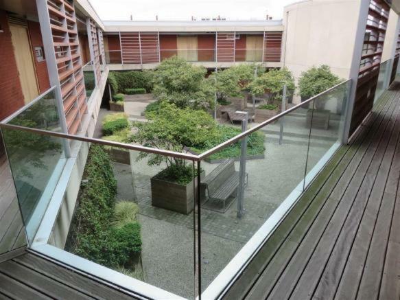 Luxury Modern Apartment Лестер Экстерьер фото
